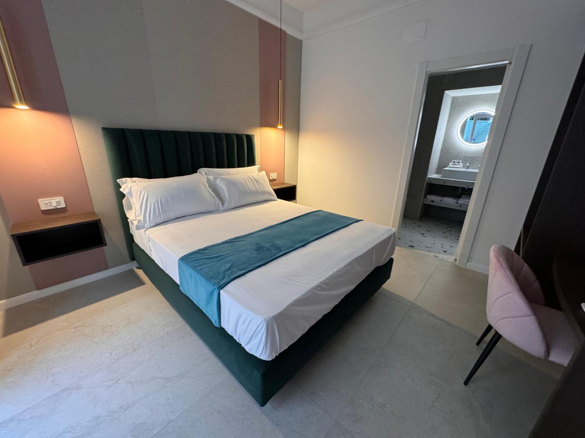 Hotiday Room Collection - Napoli Museo Suite Экстерьер фото