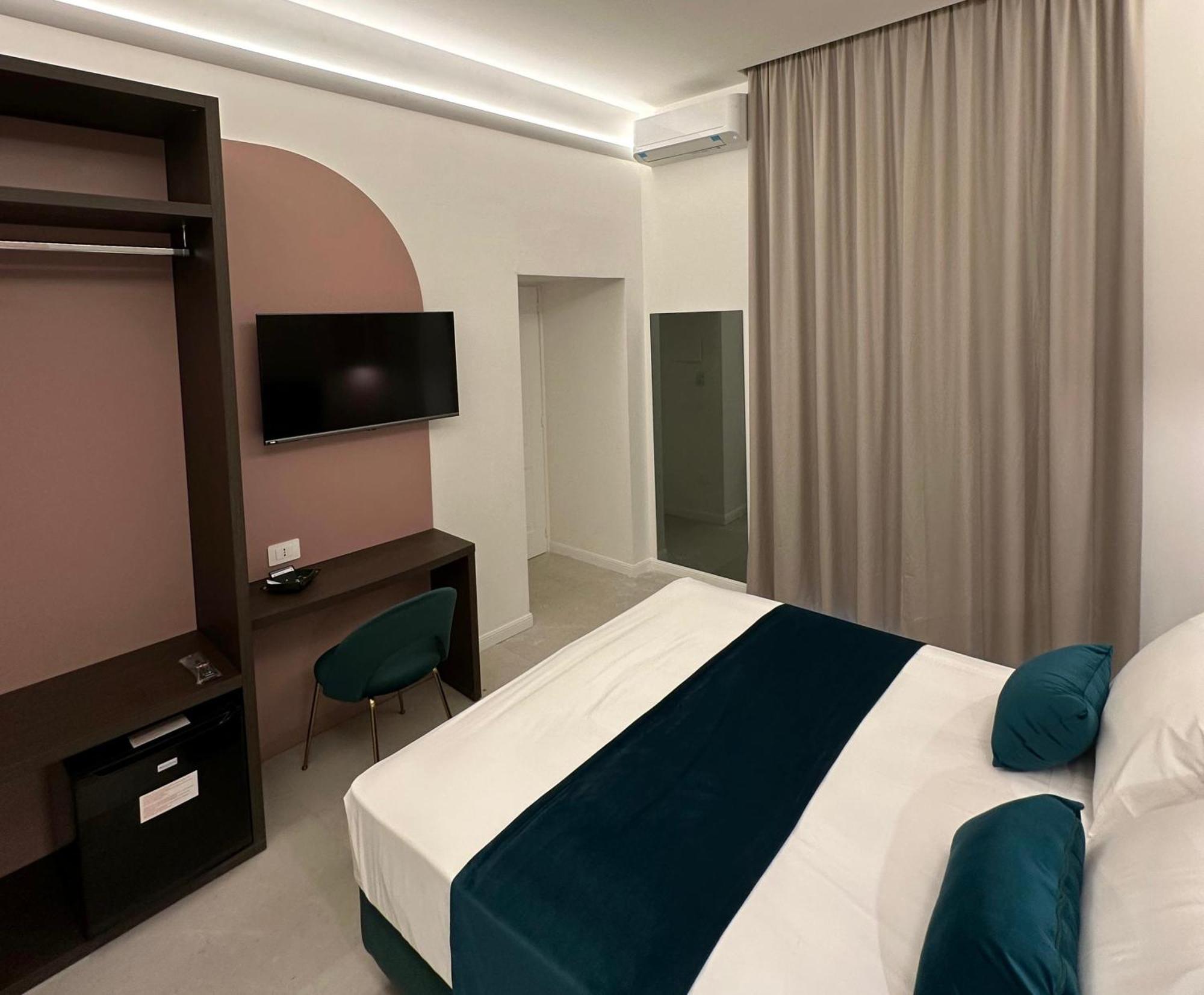 Hotiday Room Collection - Napoli Museo Suite Экстерьер фото