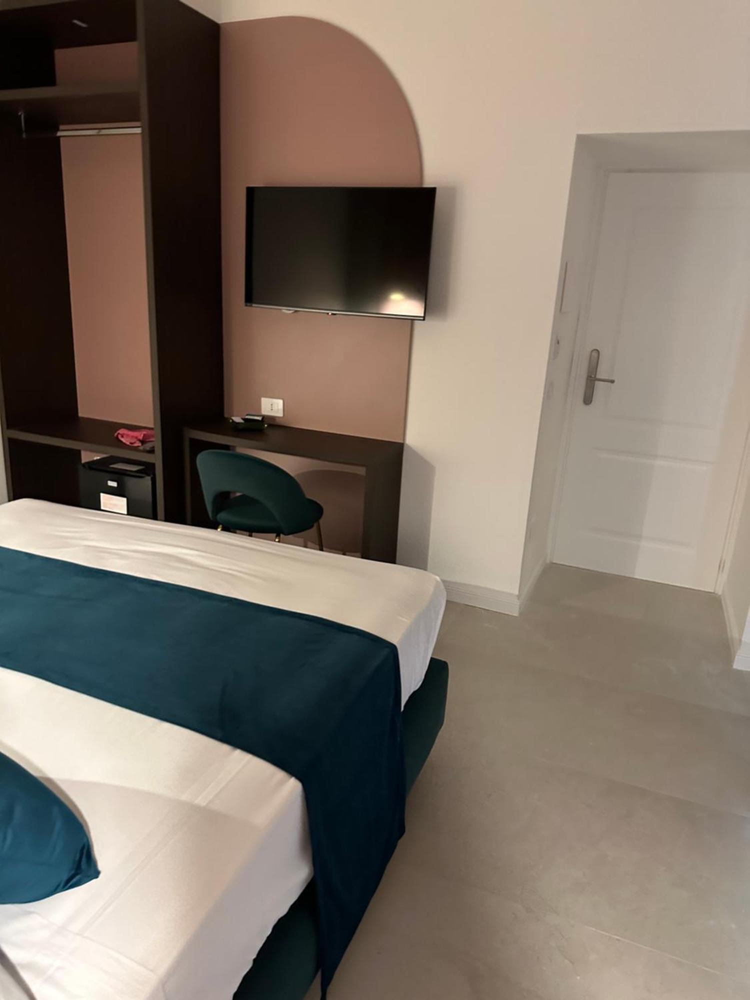 Hotiday Room Collection - Napoli Museo Suite Экстерьер фото