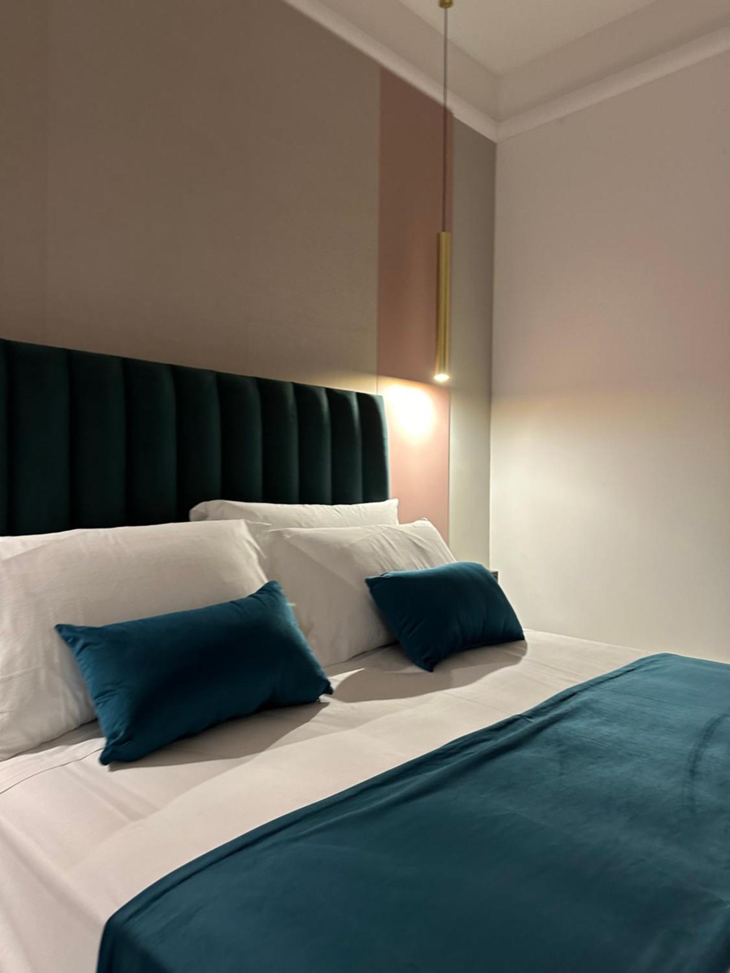 Hotiday Room Collection - Napoli Museo Suite Экстерьер фото