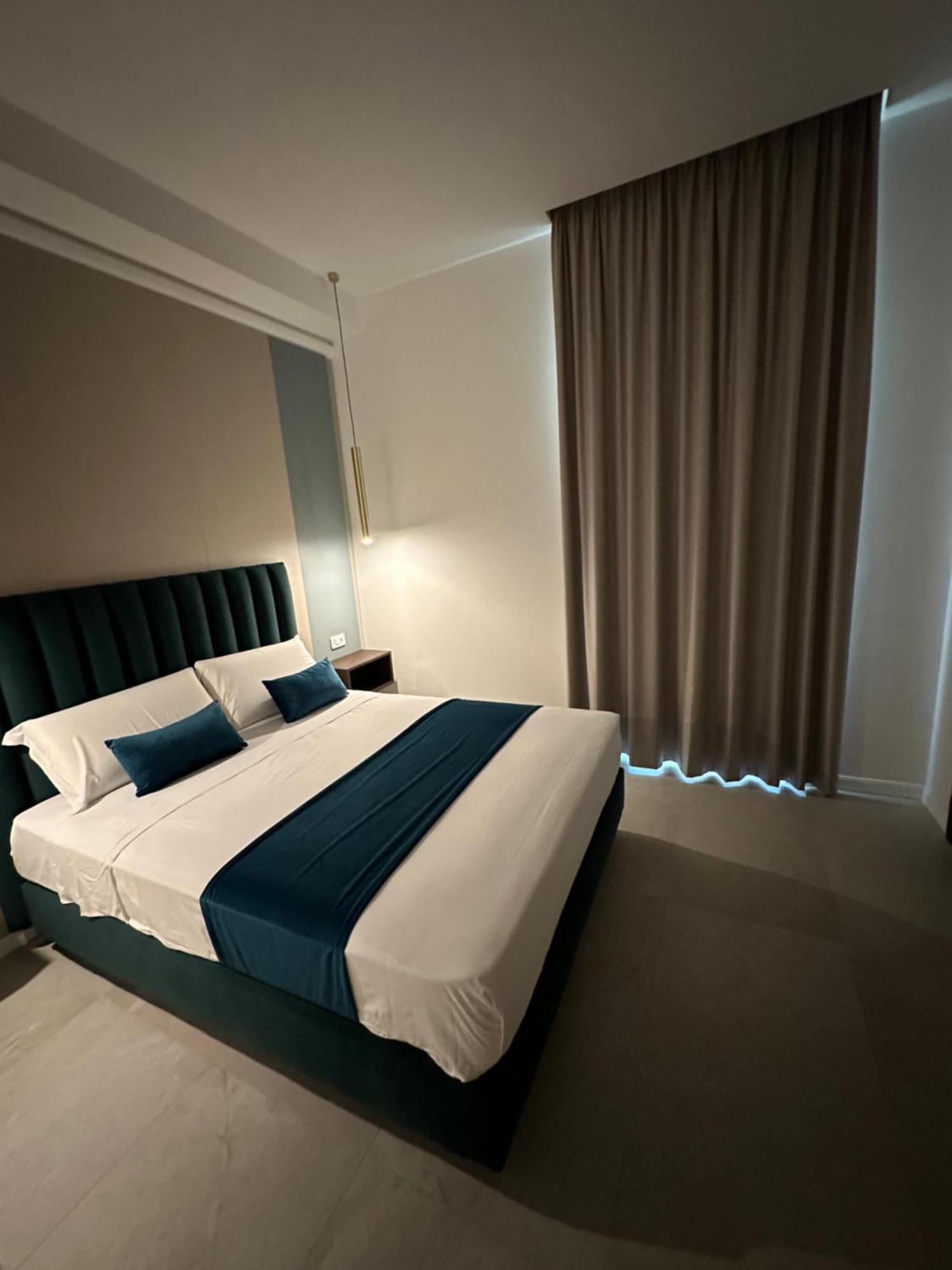 Hotiday Room Collection - Napoli Museo Suite Экстерьер фото