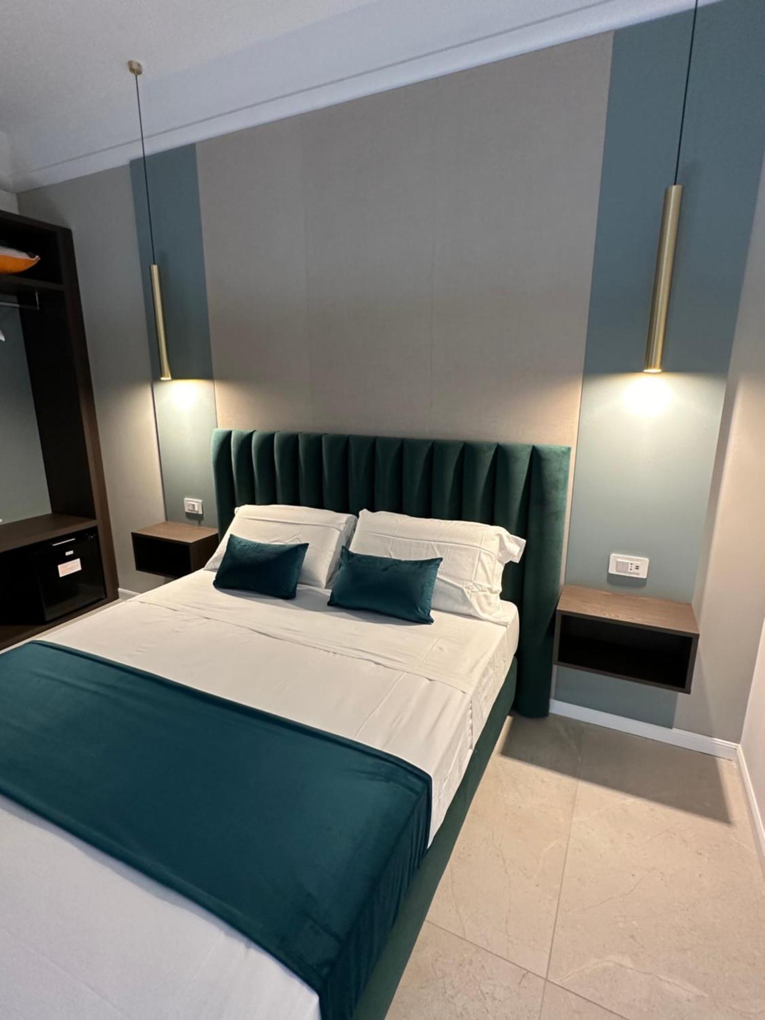 Hotiday Room Collection - Napoli Museo Suite Экстерьер фото