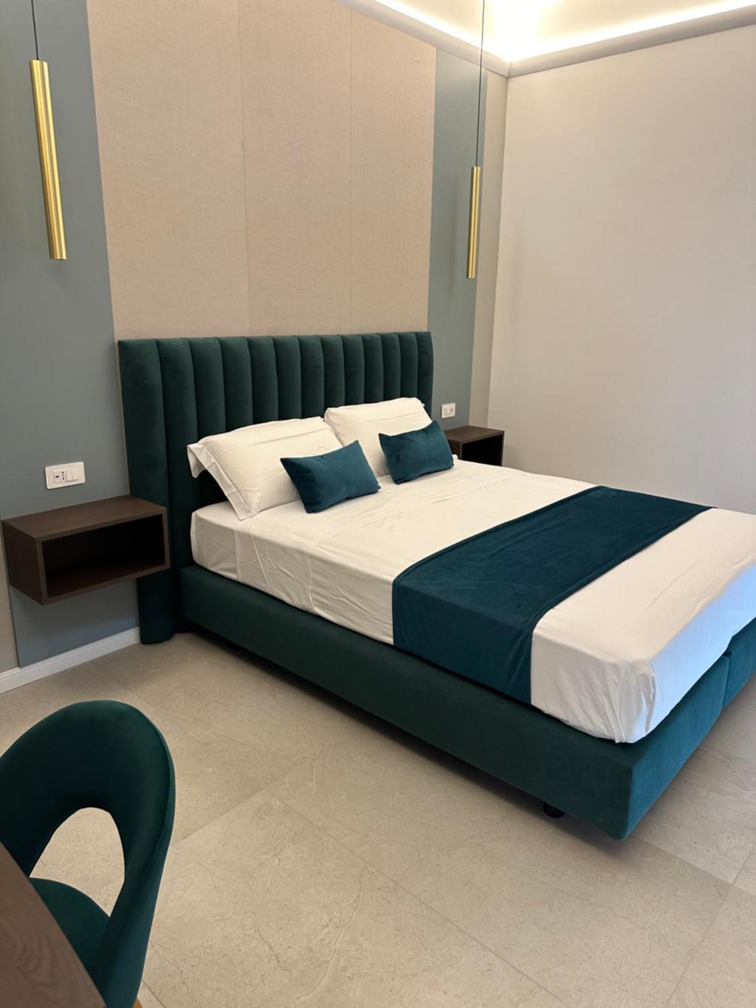Hotiday Room Collection - Napoli Museo Suite Экстерьер фото