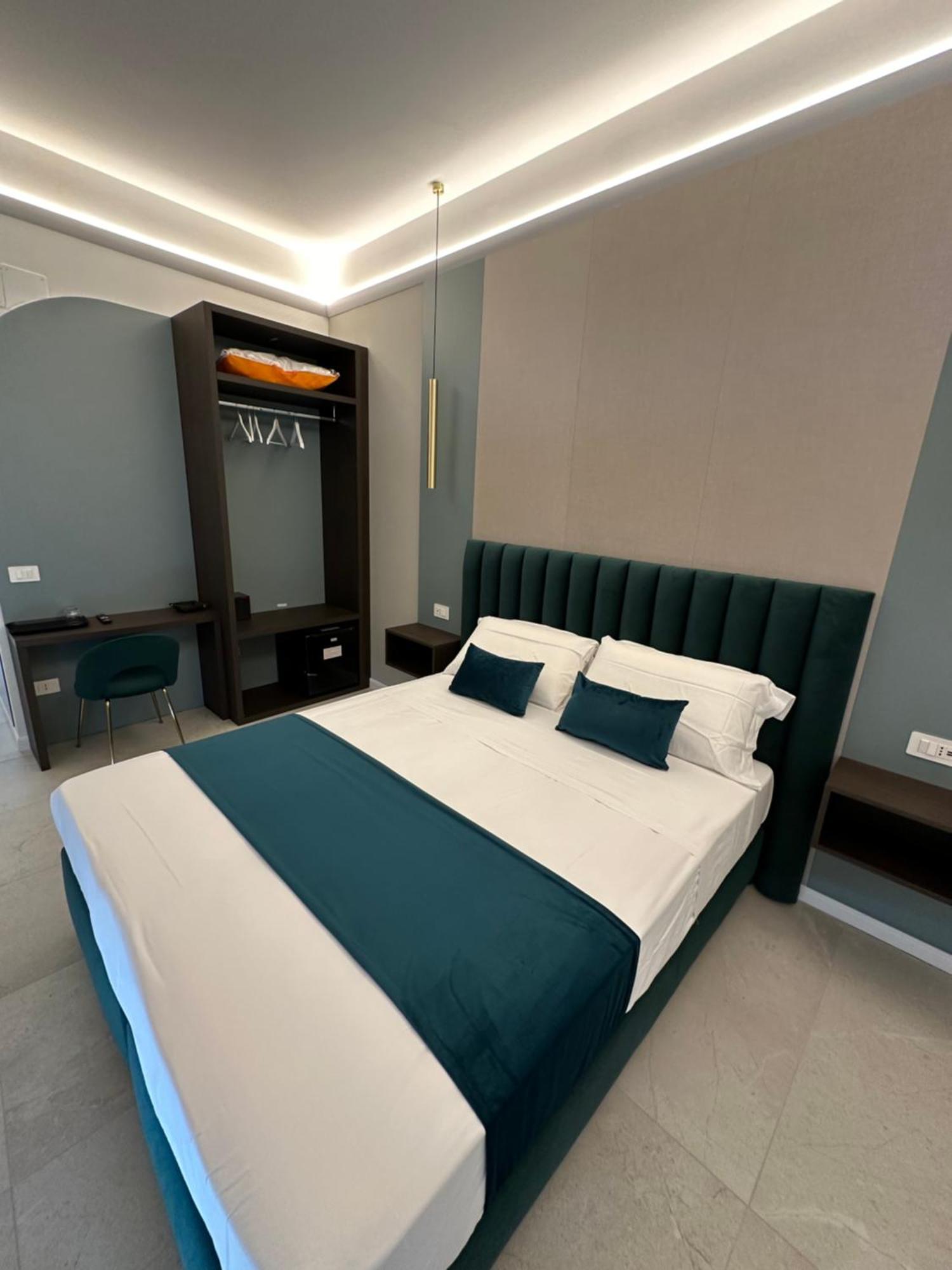 Hotiday Room Collection - Napoli Museo Suite Экстерьер фото